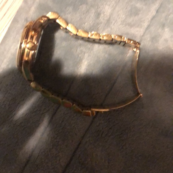 Good Michael kors watch.Comes with box gently worn - Picture 10 of 16